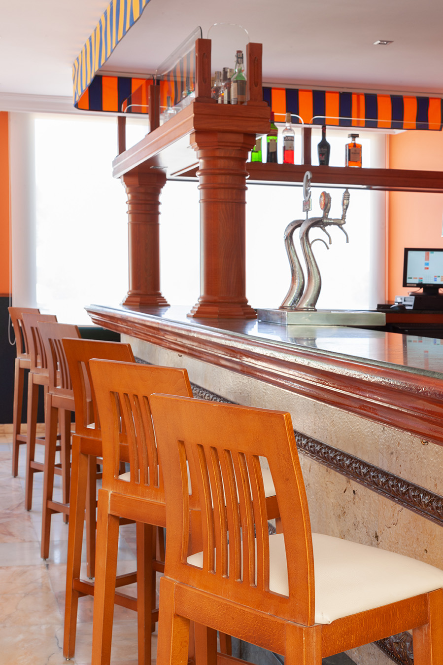 002_alta_playamarina Bar Recepción.jpg